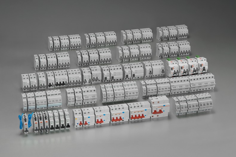 斷路器01.jpg 斷路器01.jpg